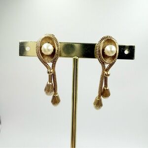 Vintage Art Deco Gold Tone Pearl Clip On Earrings